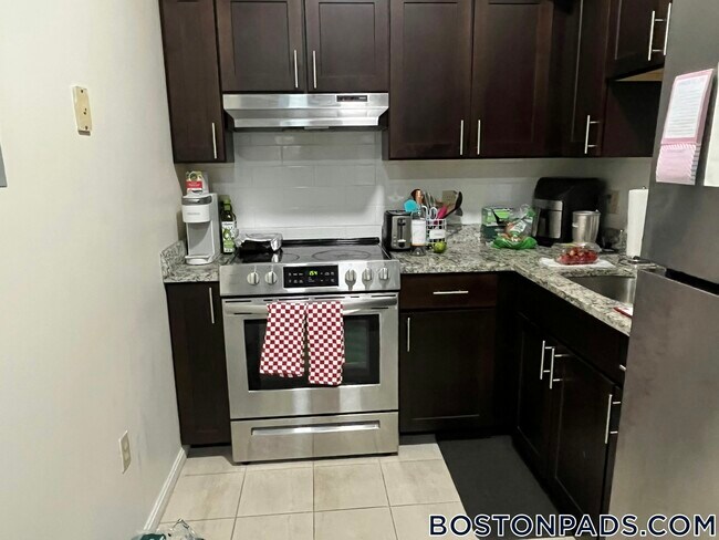 81 Essex St, Unit 33 in Boston, MA - Foto de edificio - Building Photo