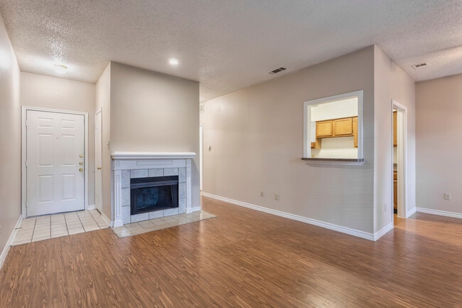 The Lochley in Carrollton, TX - Foto de edificio - Interior Photo