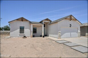 617 Charles Heinrich St in Socorro, TX - Building Photo