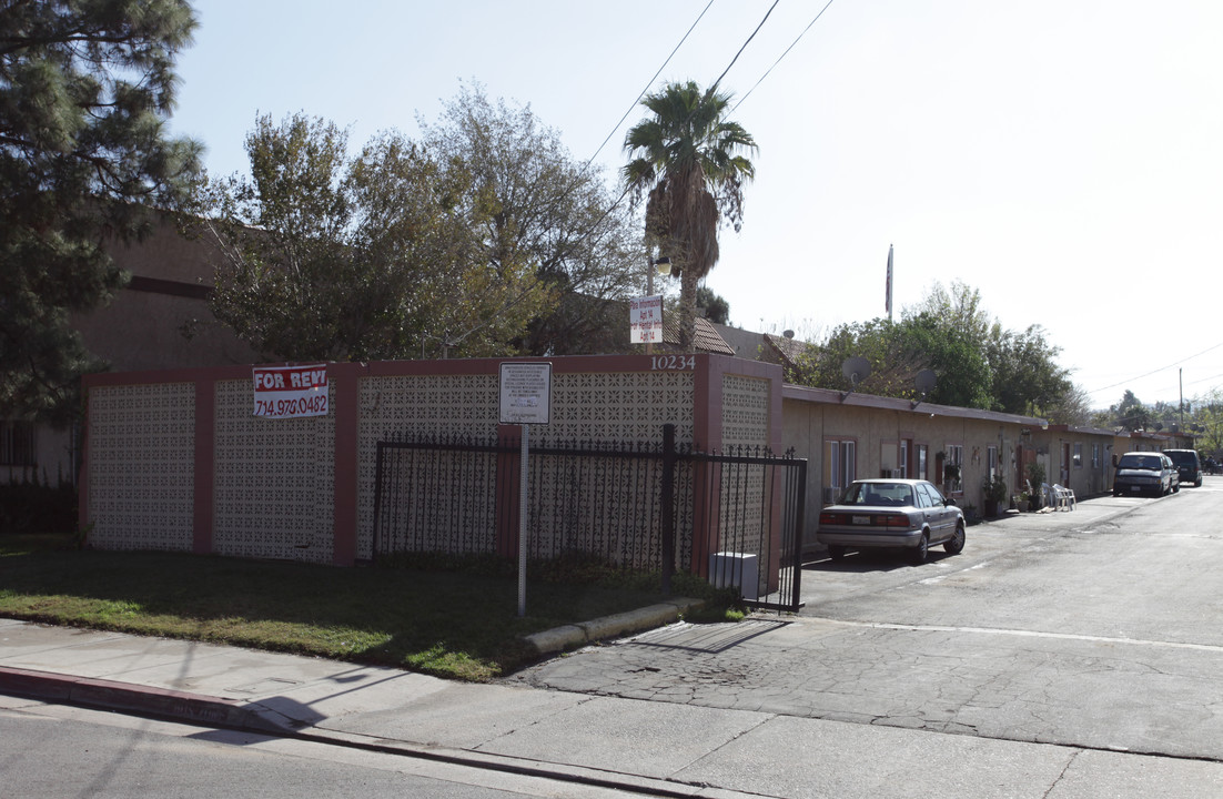 Casa Deoro in Riverside, CA - Building Photo