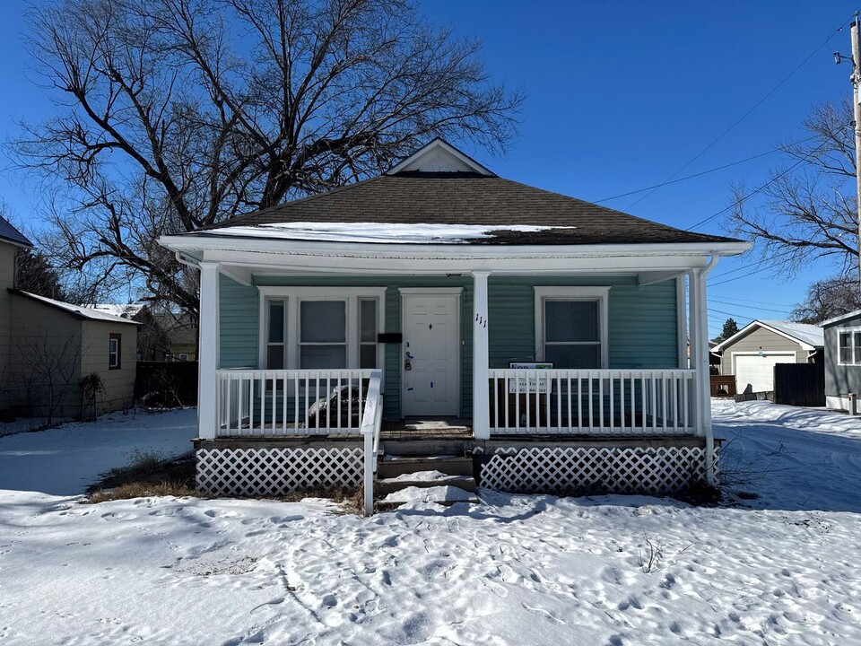 111 S Poplar St in Newton, KS - Building Photo