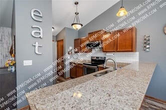 10308 Catalina Dr in Johnston, IA - Building Photo - Building Photo