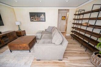 214 S Oak Park Ave, Unit 1 in Oak Park, IL - Foto de edificio - Building Photo