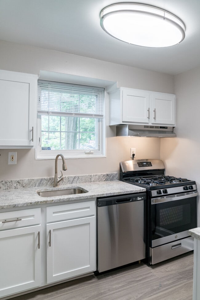 Braddock Lee in Alexandria, VA - Building Photo - Building Photo