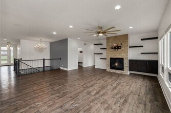 824 83rd St in West Des Moines, IA - Foto de edificio - Building Photo