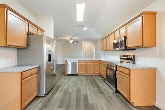 1006 Gentry Dr in Leander, TX - Building Photo - Building Photo