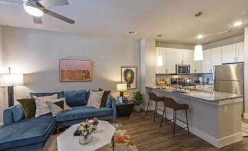 15500 Middlebrook Dr in Houston, TX - Building Photo - Building Photo
