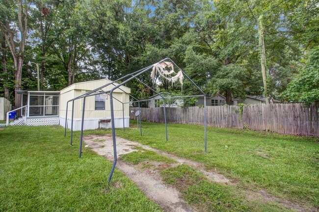 2619 Warm Ave in North Charleston, SC - Foto de edificio - Building Photo