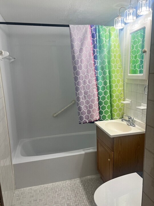 32 Pleasant Dr in Stoughton, MA - Building Photo