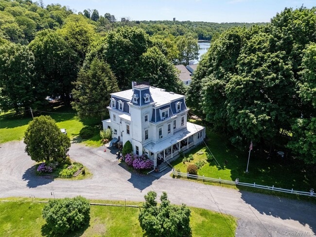 1860 E Main St in Mohegan Lake, NY - Building Photo - Building Photo