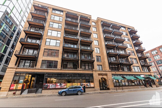 property at 625 W Jackson Blvd