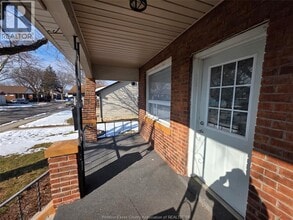 1244 McKay Ave in Windsor, ON - Foto de edificio - Building Photo