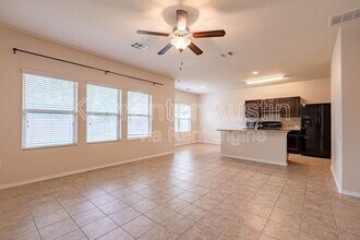 10120 Crescendo Ln in Austin, TX - Building Photo - Building Photo