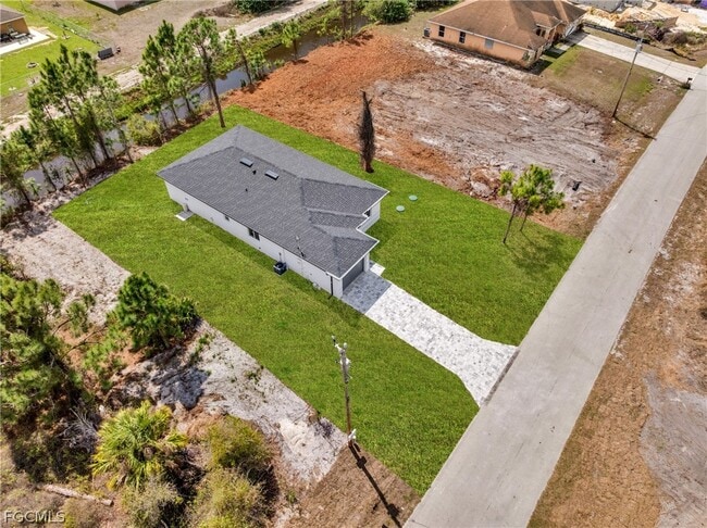 property at 724 Lamar St E