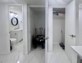 5555 Collins Ave, Unit 14C in Miami, FL - Building Photo - Building Photo