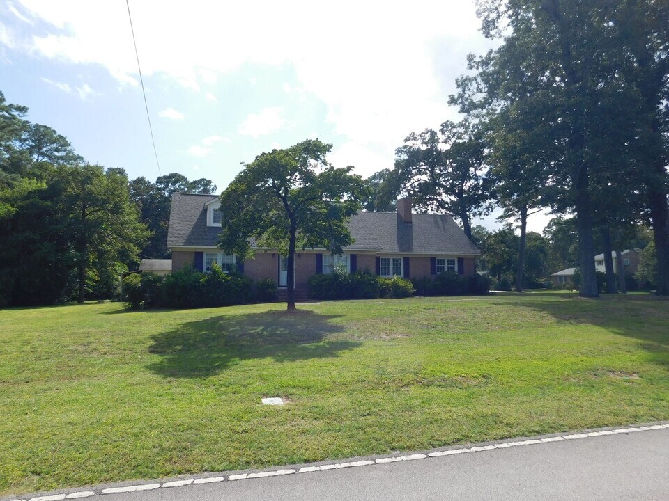 509 W Wilson Creek Dr in Trent Woods, NC - Building Photo