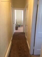 15 Blossom St, Unit 2 in Leominster, MA - Foto de edificio - Building Photo