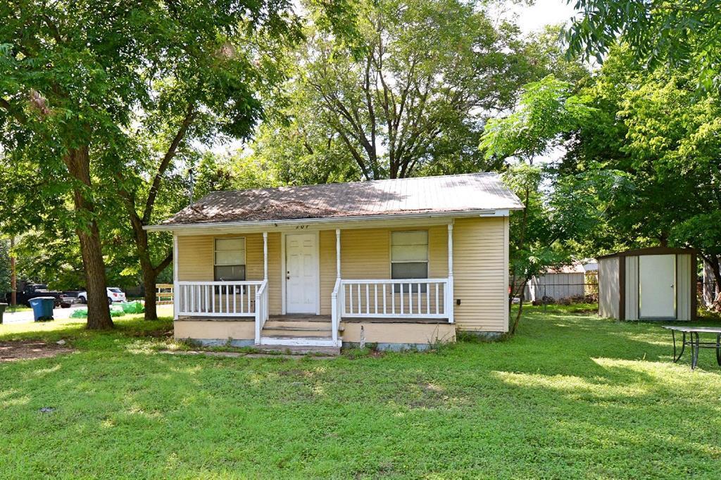 207 E Torrey St in New Braunfels, TX - Building Photo