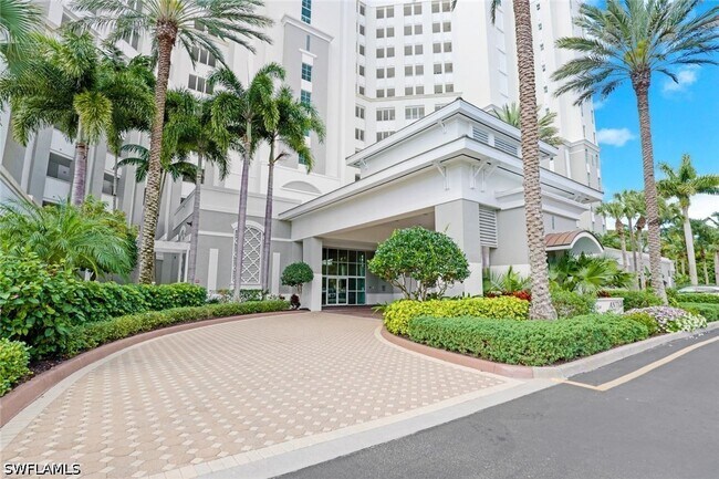 300 Dunes Blvd in Naples, FL - Building Photo - Building Photo