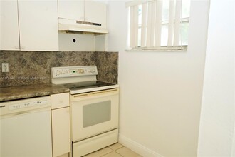 4215 N University Dr in Sunrise, FL - Building Photo - Building Photo