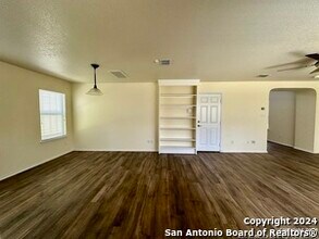 7750 Copper Cave in San Antonio, TX - Building Photo - Building Photo