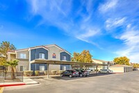 The Edmond at Hacienda in Las Vegas, NV - Foto de edificio - Building Photo