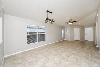 18036 Birdwater Dr in Tampa, FL - Foto de edificio - Building Photo