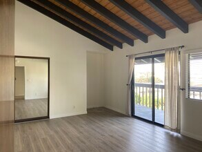 2117 Carnegie Ln, Unit 3 in Redondo Beach, CA - Building Photo - Building Photo