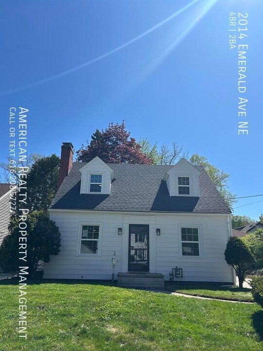 2014 Emerald Ave NE in Grand Rapids, MI - Building Photo