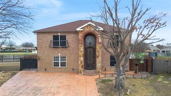 8824 Quarry Cir in Fort Worth, TX - Building Photo