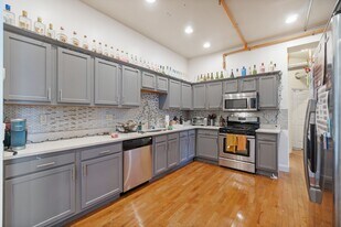 2405 Sarah St in Pittsburgh, PA - Building Photo