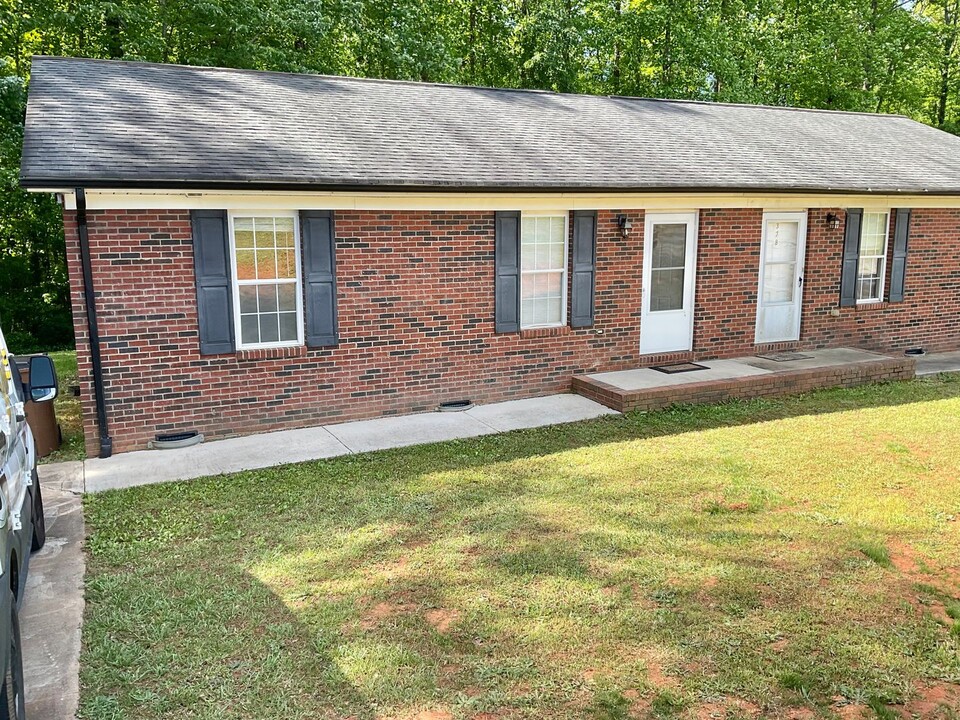 376 Turner St in Lincolnton, NC - Foto de edificio