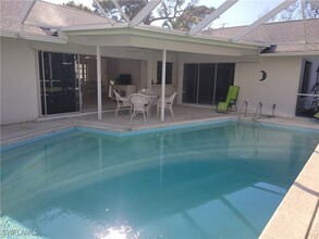 735 High Pines Dr in Naples, FL - Foto de edificio - Building Photo