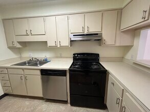 3350 Altamont Rd, Unit E11 in Birmingham, AL - Foto de edificio - Building Photo