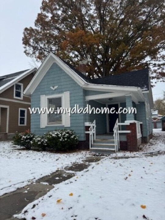 1916 High St in Fort Wayne, IN - Foto de edificio