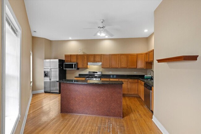 1046 N Milwaukee Ave, Unit 3 in Chicago, IL - Foto de edificio - Building Photo