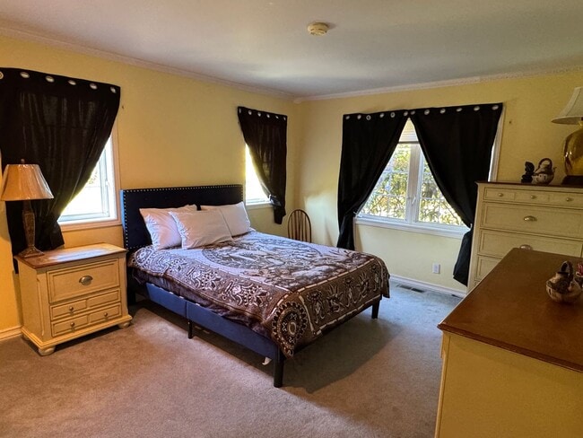 property at 2736 Stein Hill Ln