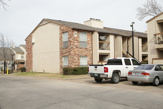 Creek Bend Condominiums in Dallas, TX - Building Photo - Building Photo