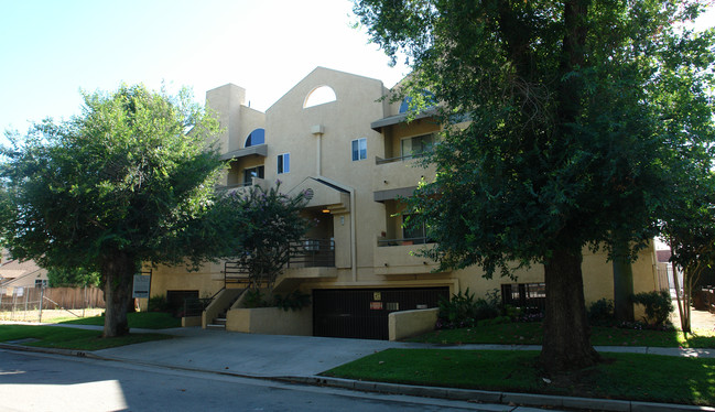 Vista Del Monte Deluxe Apartments in Sherman Oaks, CA - Building Photo - Building Photo