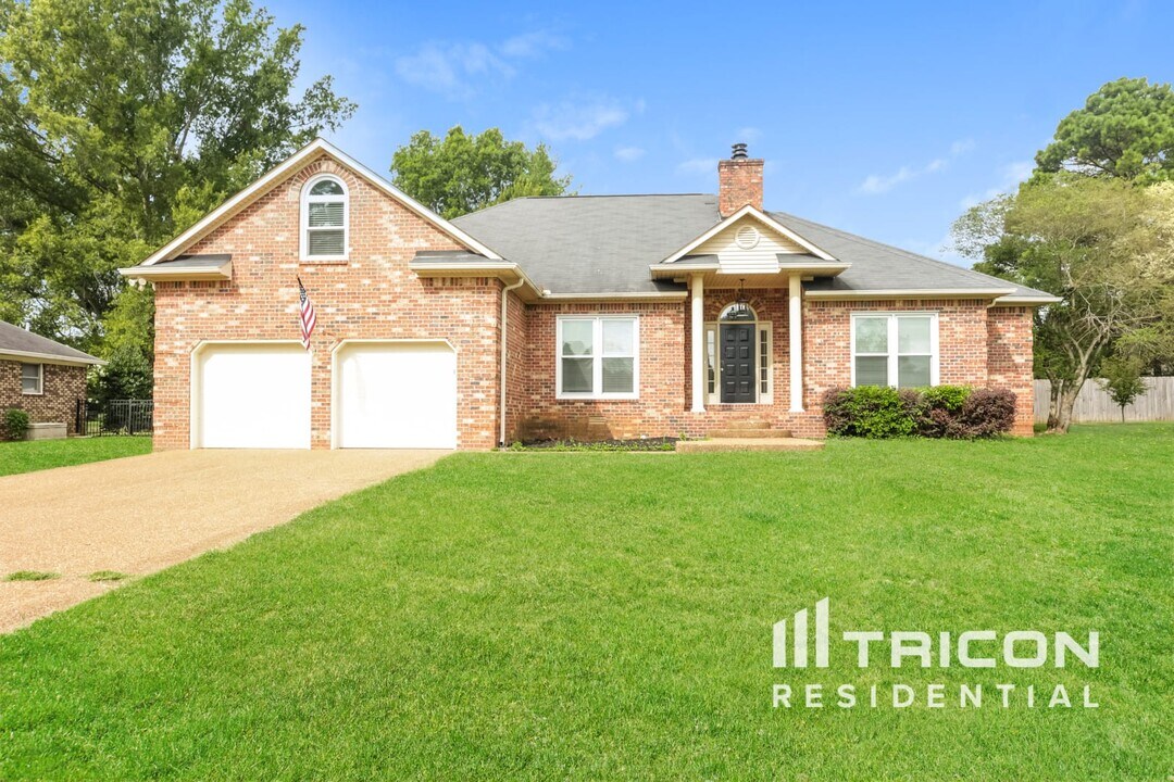 1818 Brighton Dr in Murfreesboro, TN - Foto de edificio