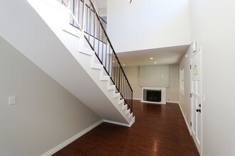 12024 Alberta Dr in Culver City, CA - Foto de edificio - Building Photo