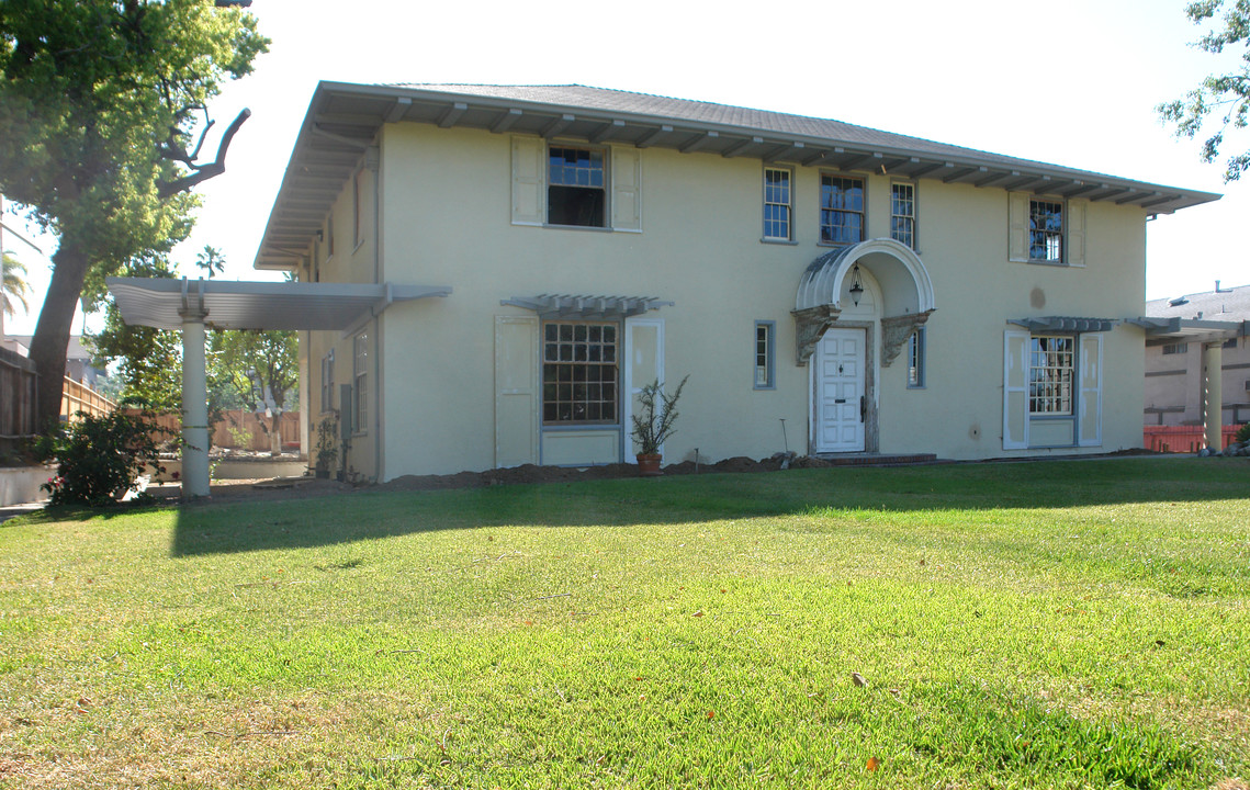 972 Los Robles Ave in Pasadena, CA - Foto de edificio