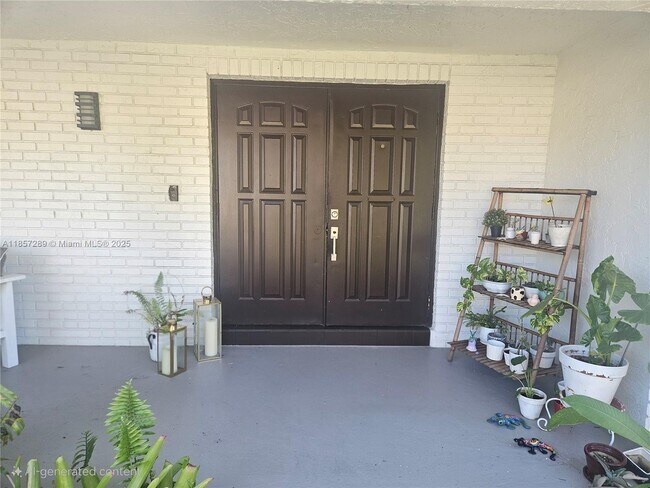 960 Monticello Ave in Davie, FL - Building Photo - Building Photo
