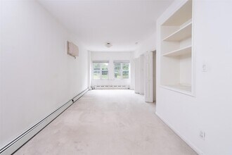 115 Wolfs Ln, Unit 1 in Pelham, NY - Building Photo - Building Photo