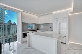 2020 N Bayshore Dr in Miami, FL - Building Photo - Building Photo