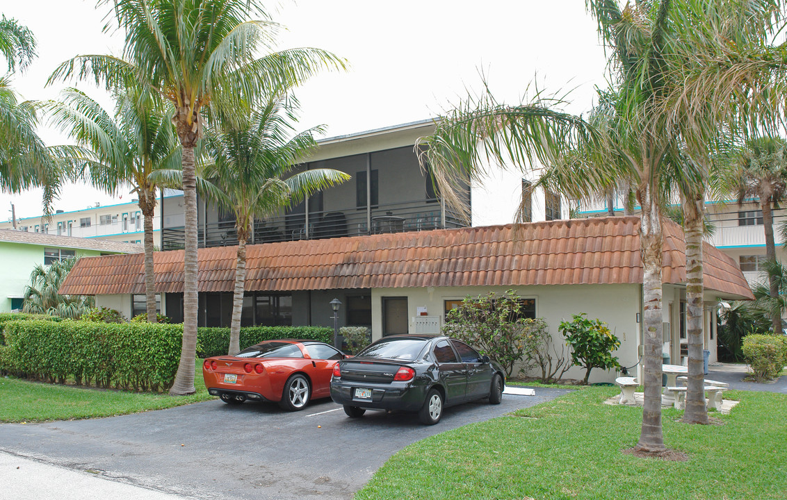 3200 NE 8th Ct in Pompano Beach, FL - Building Photo