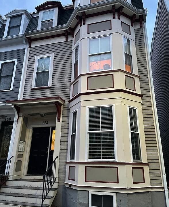 662 E 7th St, Unit 3