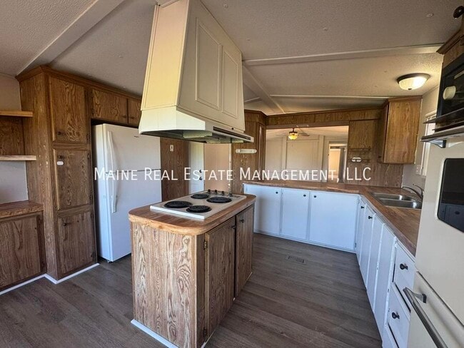 129 Harrison St in Pittsfield, ME - Building Photo - Building Photo