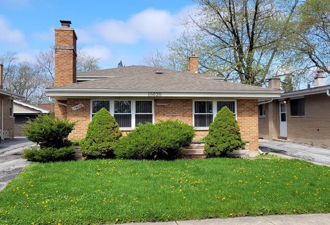 property at 15020 Oak St