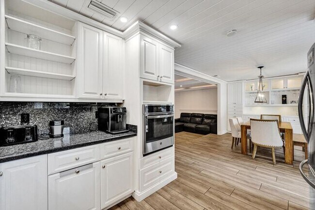 5612 Harding St in Hollywood, FL - Building Photo - Building Photo